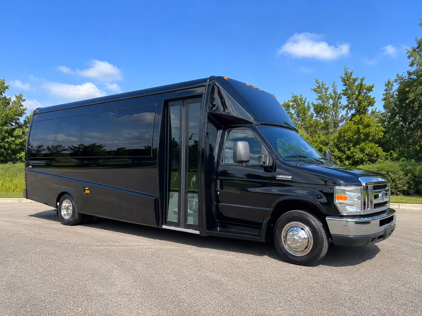 minibuses for trade show groups heading to sacramento