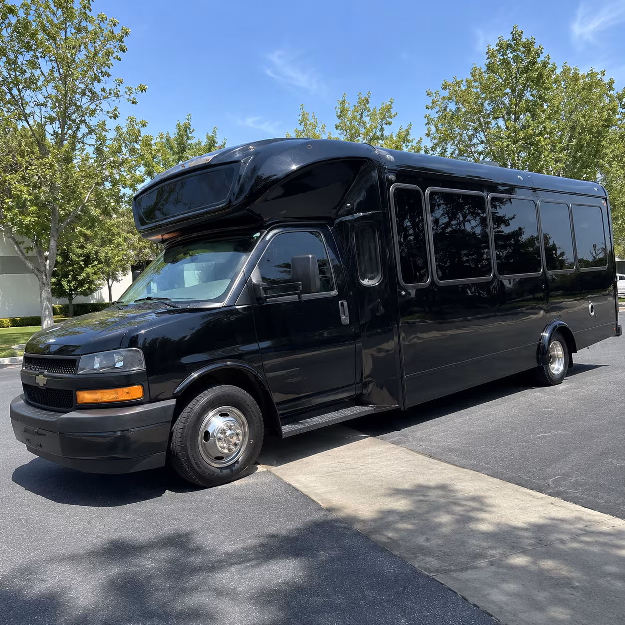 vacaville 15 passenger party bus