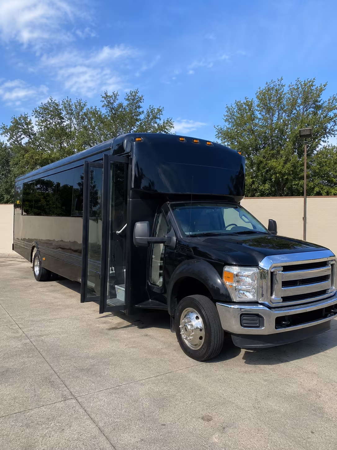 vacaville 20 passenger party bus